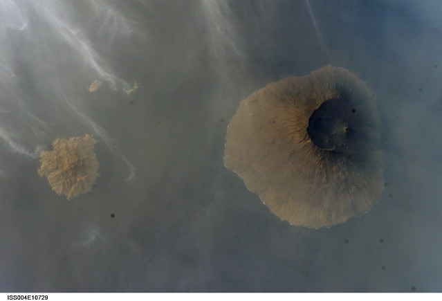 ISS004-E-10729 Fogo e Brava.jpg - Le isole di Fogo e Brava